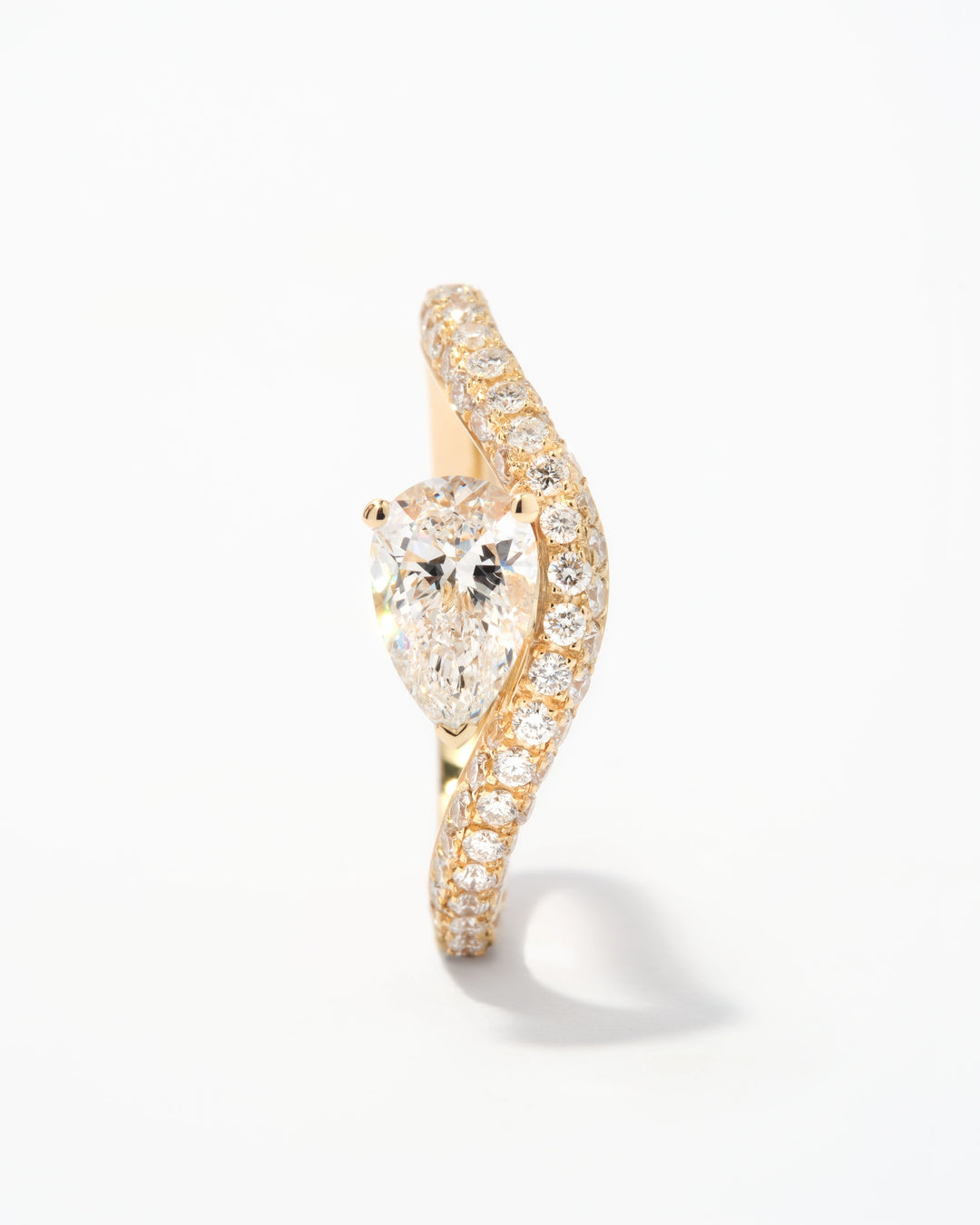 Temperance Solitaire Pavé, Anello