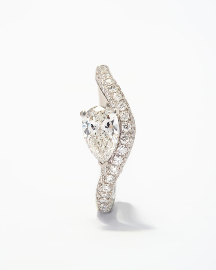 Temperance Solitaire Pavé, Anello
