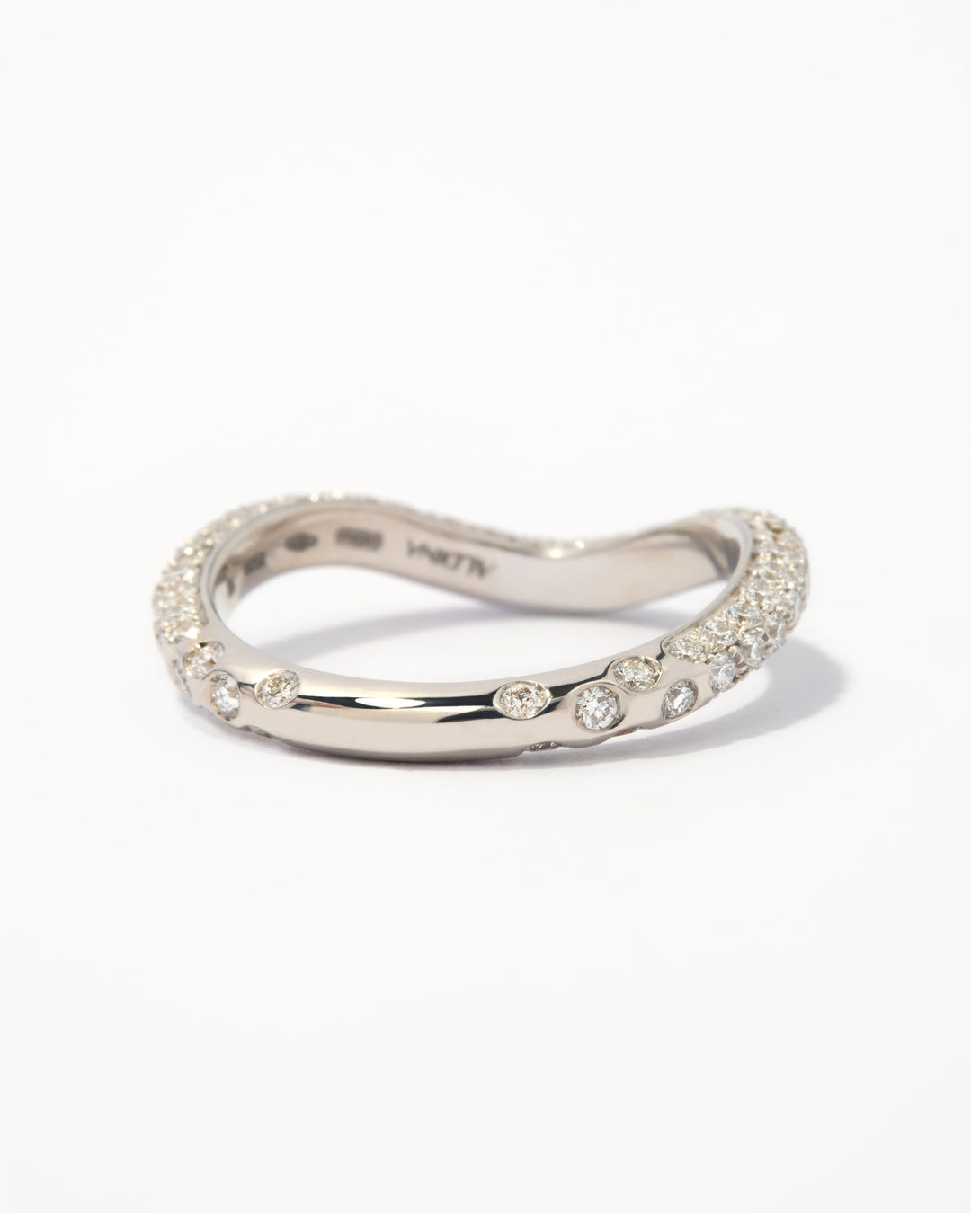 Tempérance Pavé, Anello