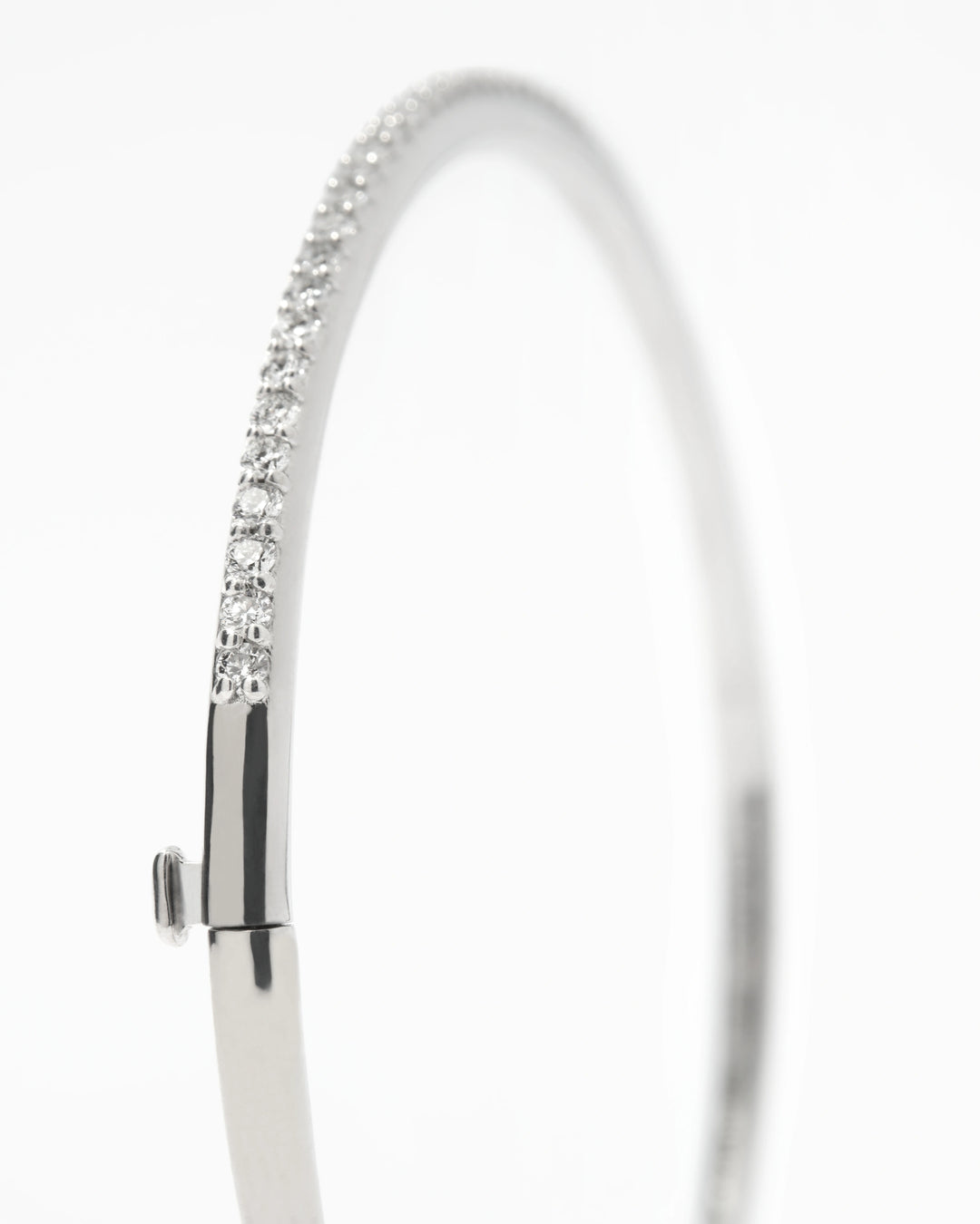 Daphne, Bangle
