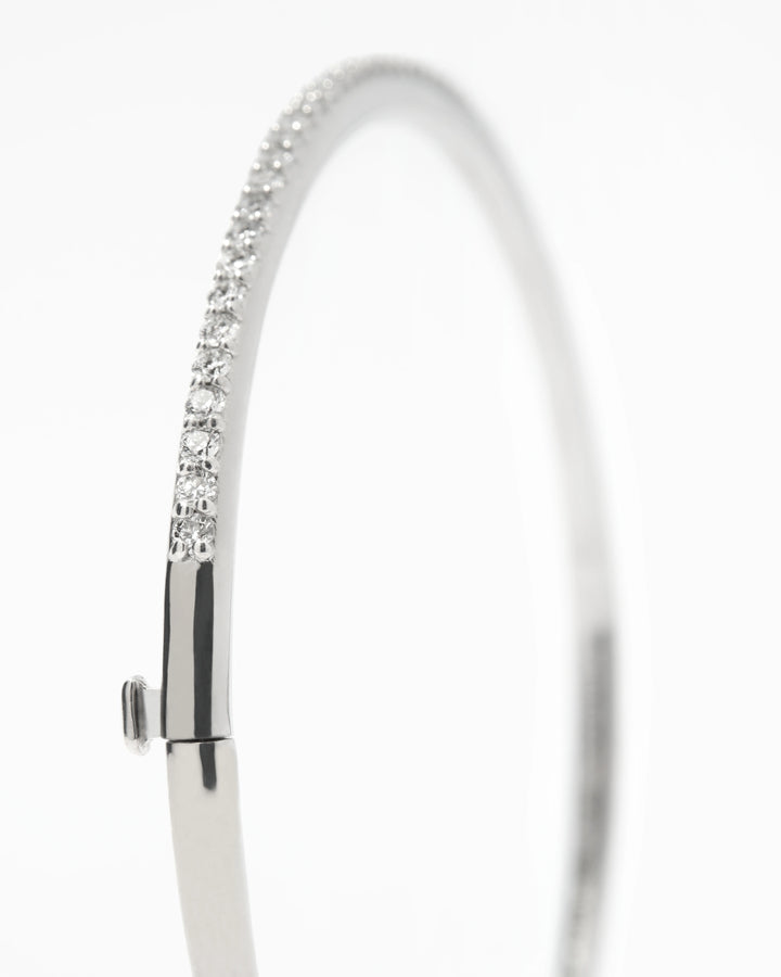 Daphne, Bangle
