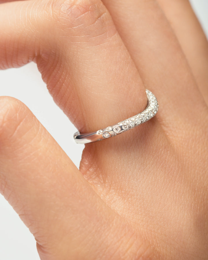 Tempérance Pavé, Anello