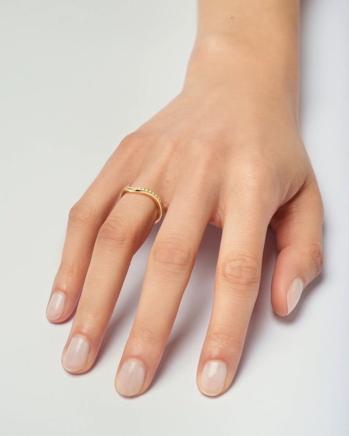Temperance Line One Row, Anello