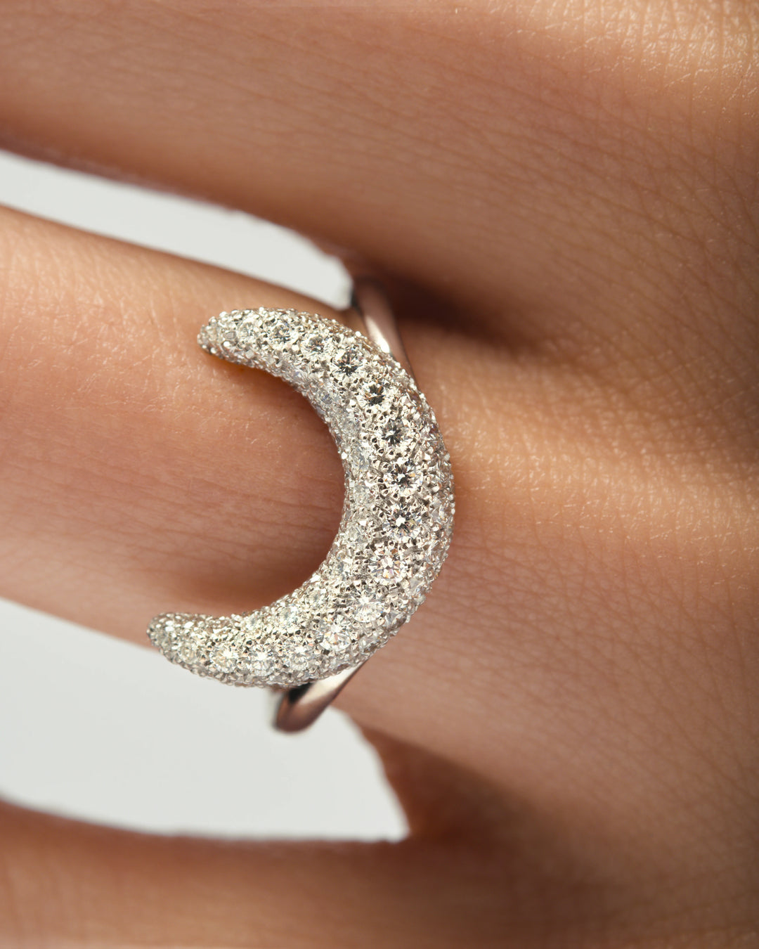 The Moon Pavé, Anello