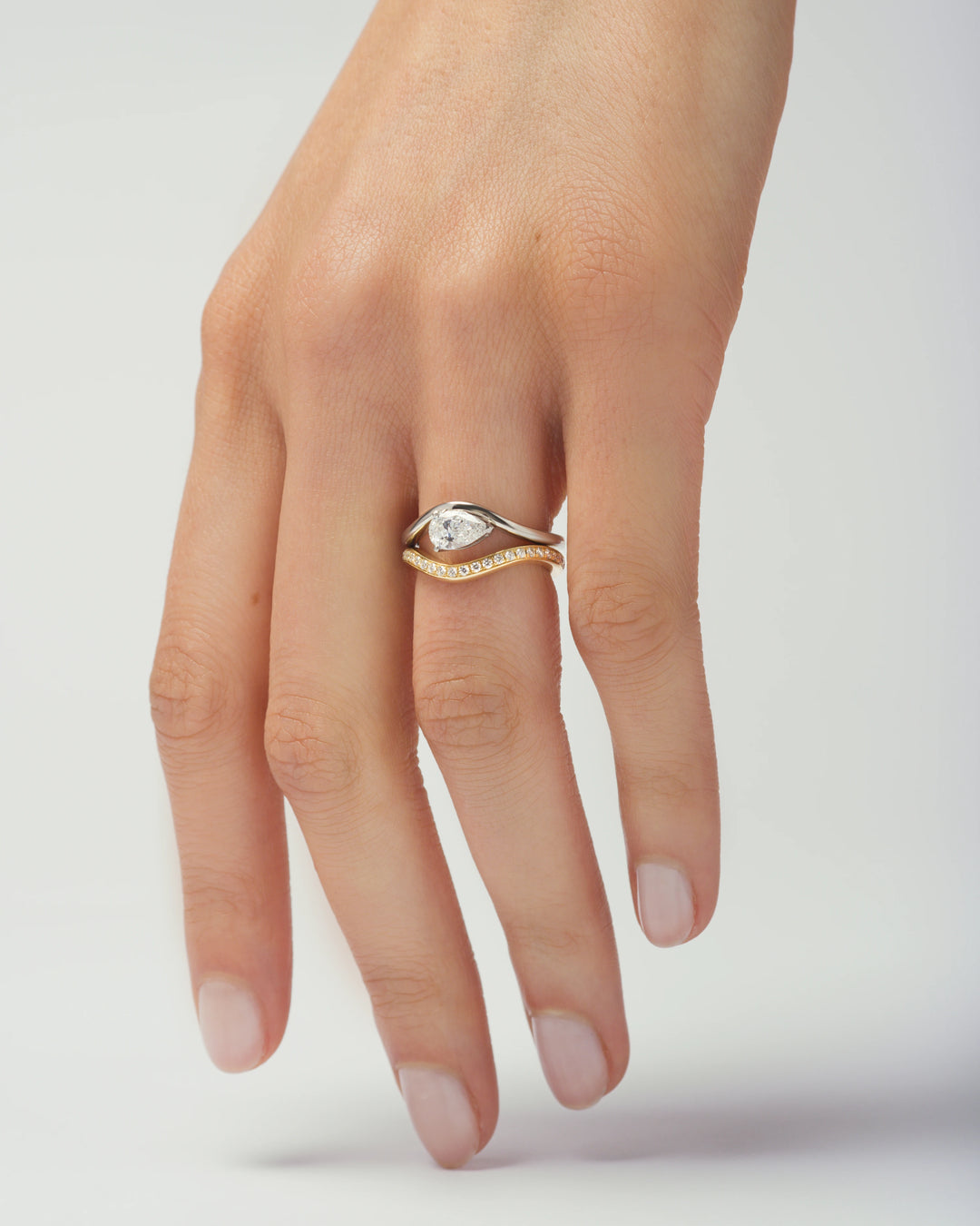 Temperance Line One Row, Anello