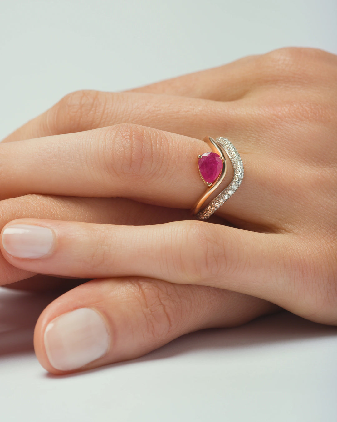 Tempérance Pavé, Anello