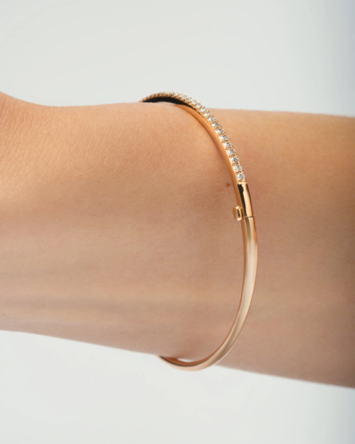 Daphne, Bangle