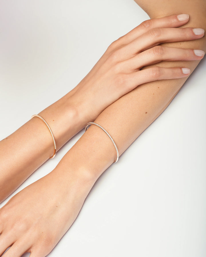 Daphne, Bangle