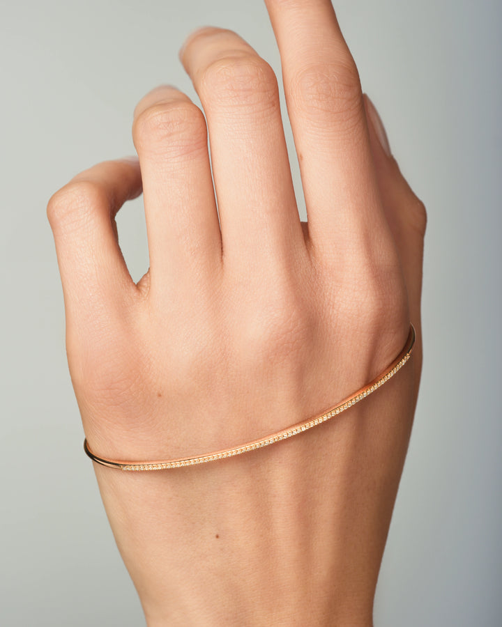 Athena Star, Palm cuff