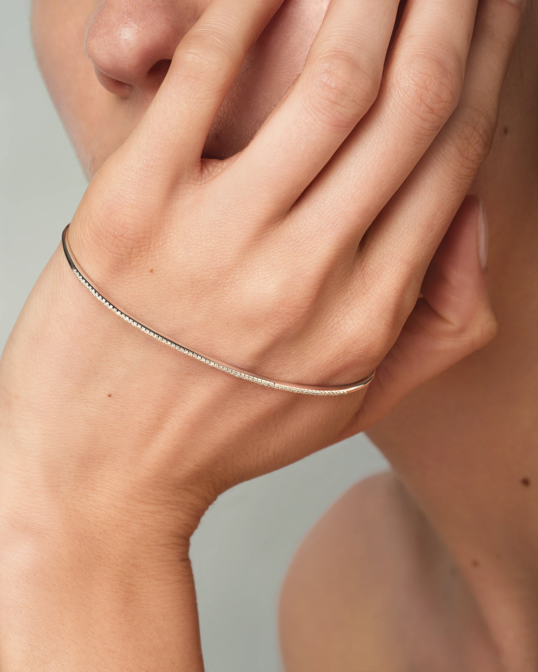 Athena Star, Palm cuff