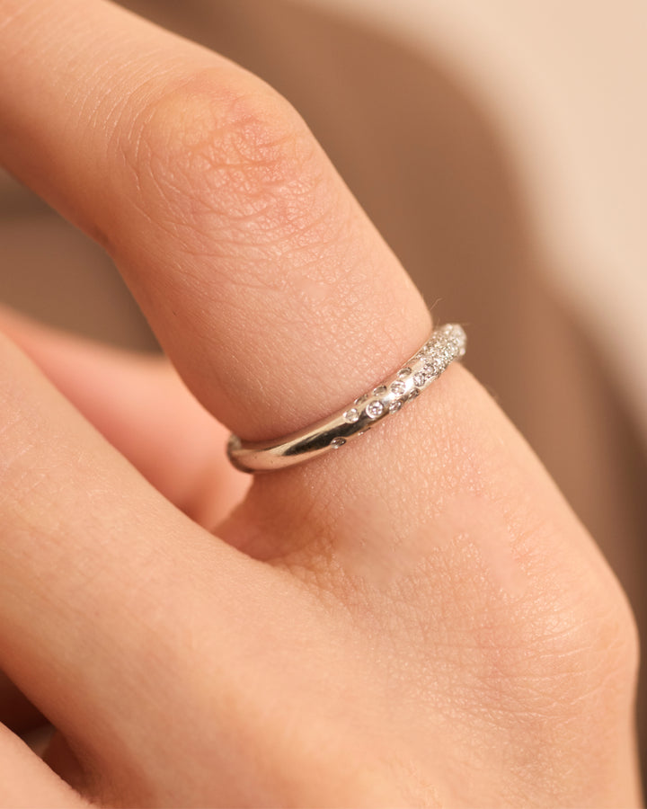 Tempérance Pavé, Ring