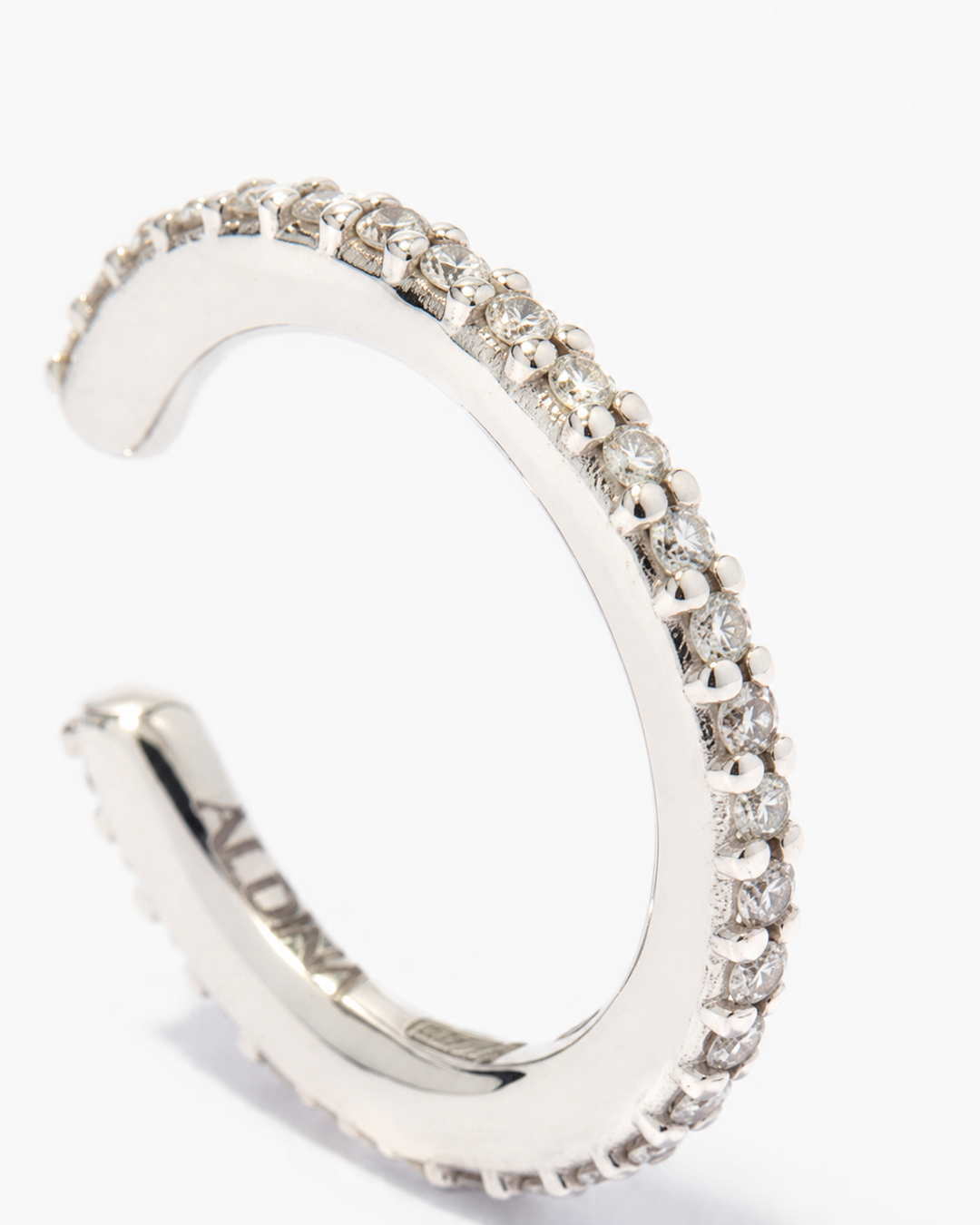 Lyra Single, Earcuff