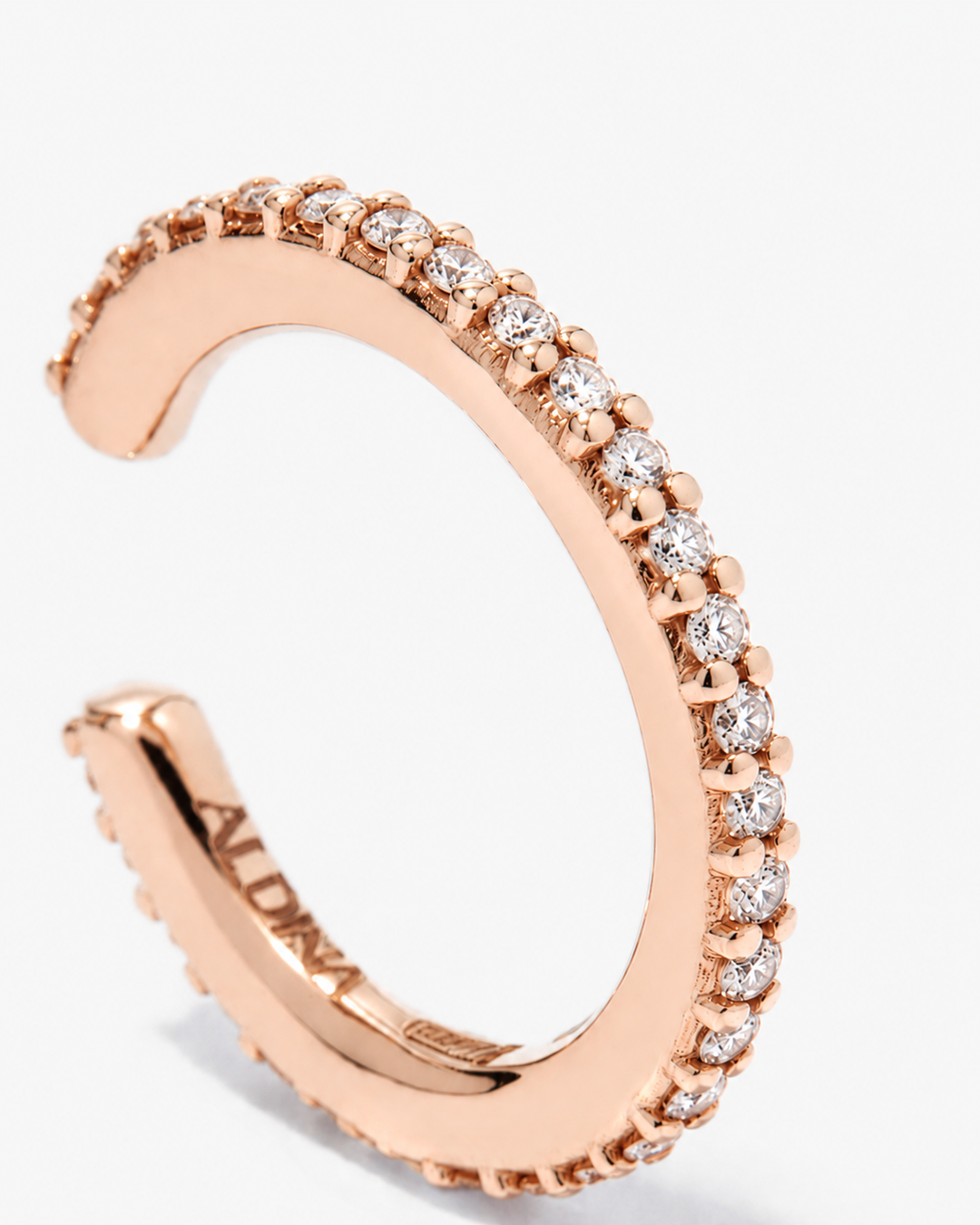 Lyra Single, Earcuff